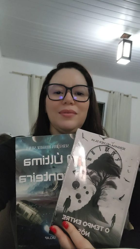 Sergiana Helmer com seus livros